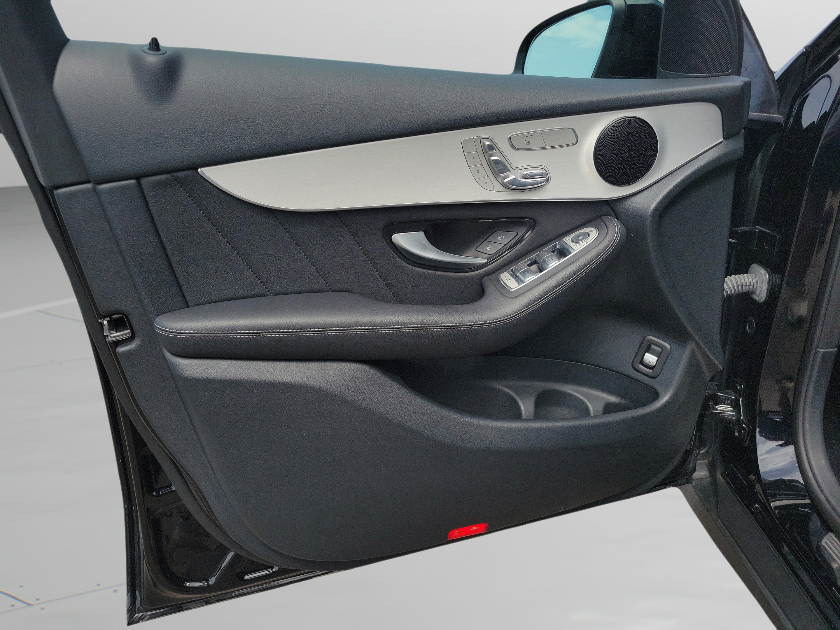 Used 2022 Mercedes-Benz GLC 300 image 15