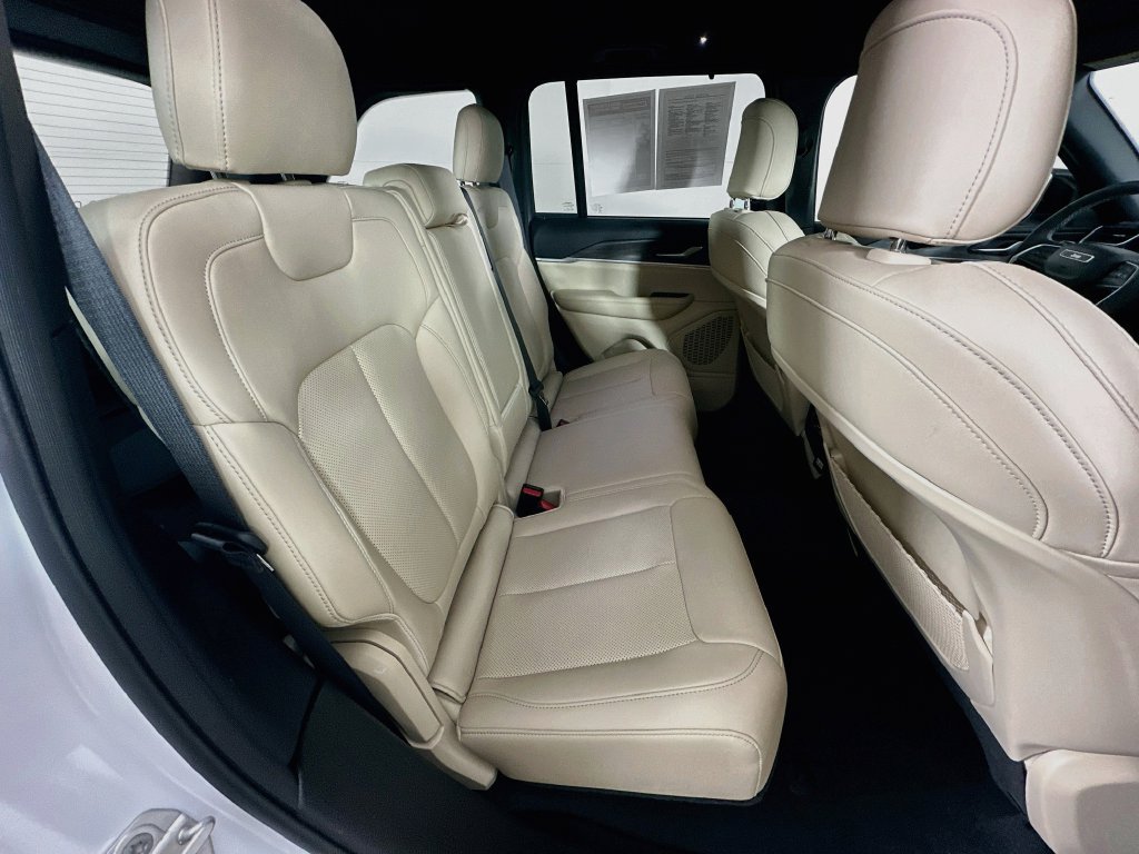 Used 2023 Jeep Grand Cherokee Limited w/ Luxury Tech Group II AWD/4WD image 33