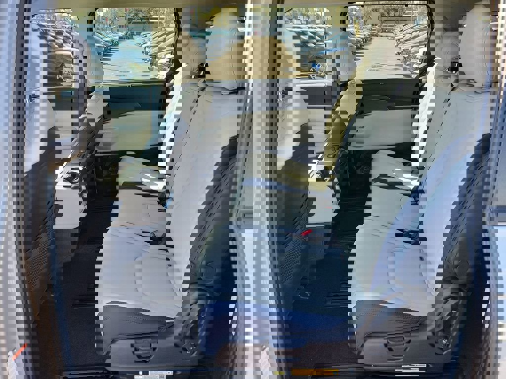 New 2026 Kia Carnival EX FWD image 16