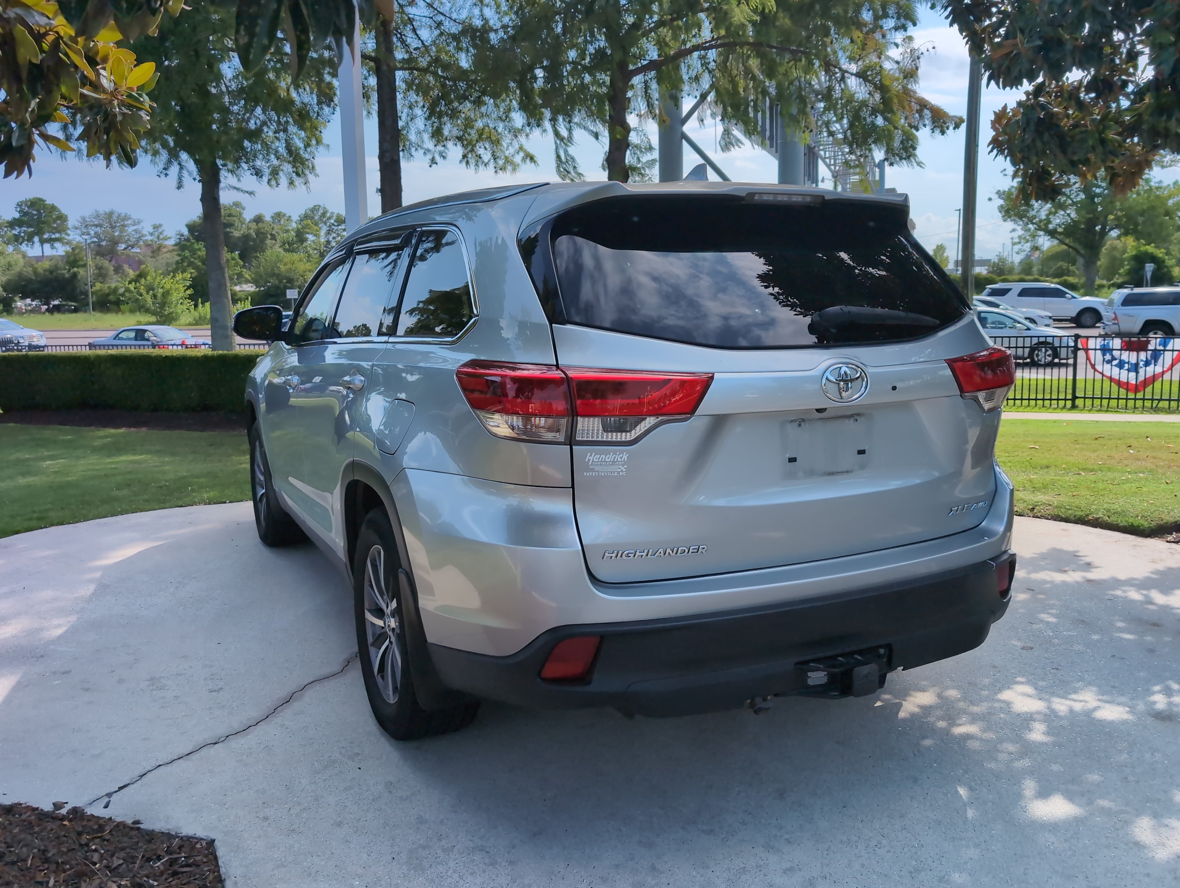 Used 2019 Toyota Highlander XLE AWD/4WD image 8