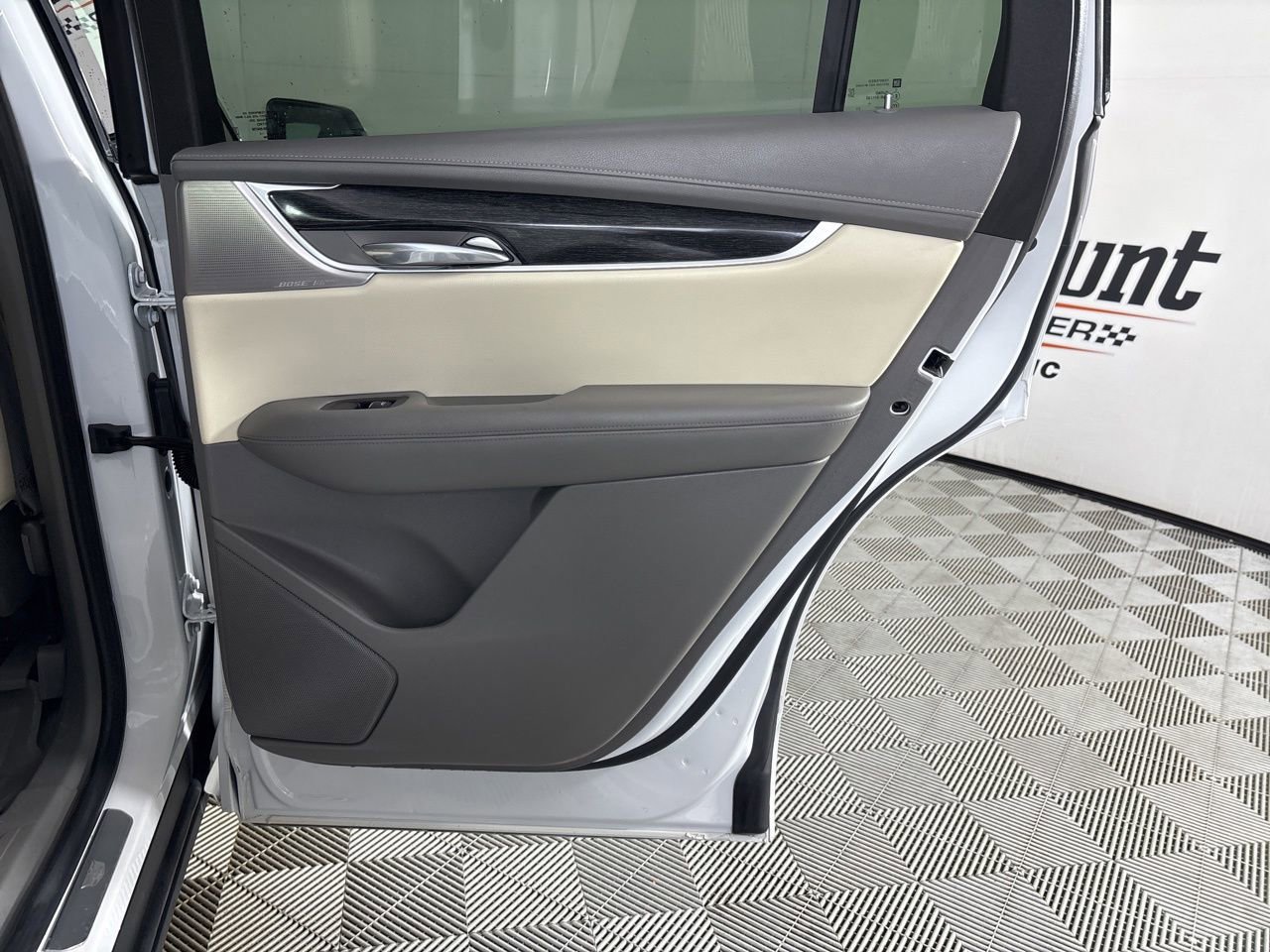 Used 2023 Cadillac XT6 Premium Luxury w/ Technology Package image 27