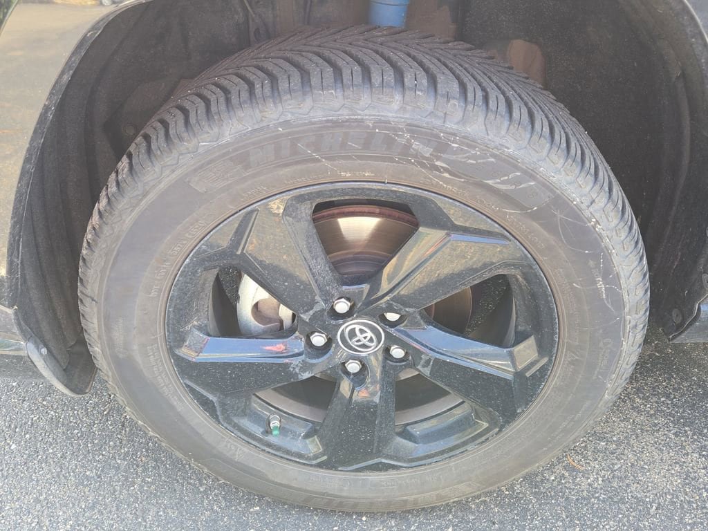 Used 2019 Toyota RAV4 XSE w/ XSE Weather Package AWD/4WD image 4