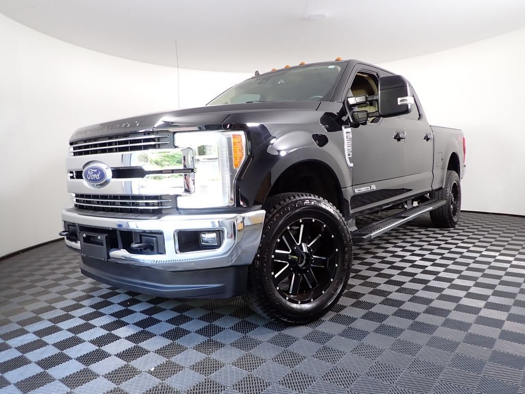 Used 2019 Ford F250 Lariat w/ Lariat Ultimate Package AWD/4WD image 2