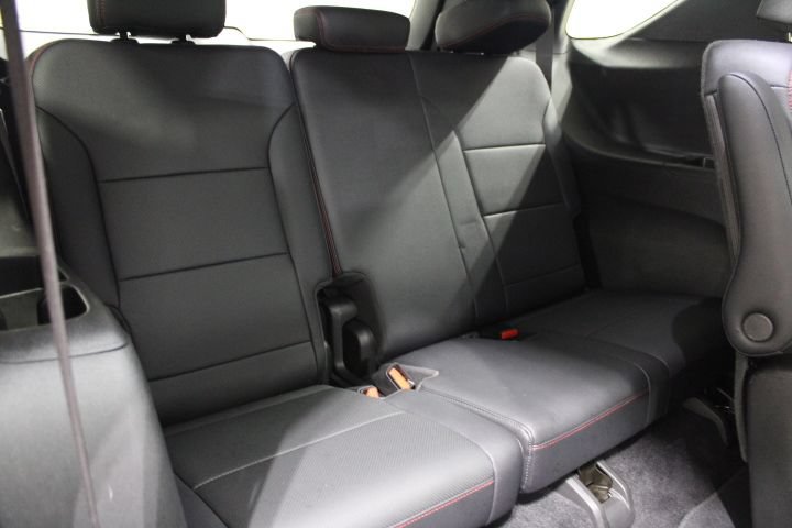 Used 2025 Chevrolet Traverse RS AWD/4WD image 30