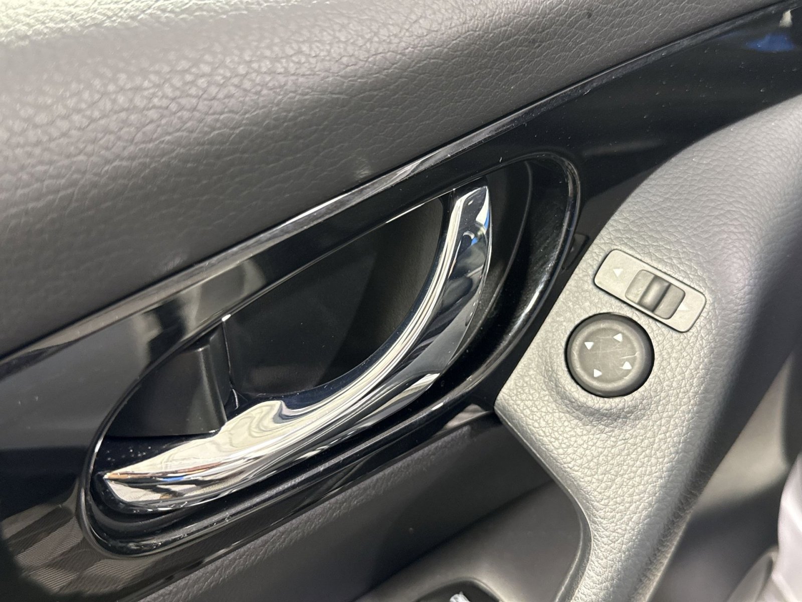 Used 2022 Nissan Rogue Sport SV image 17