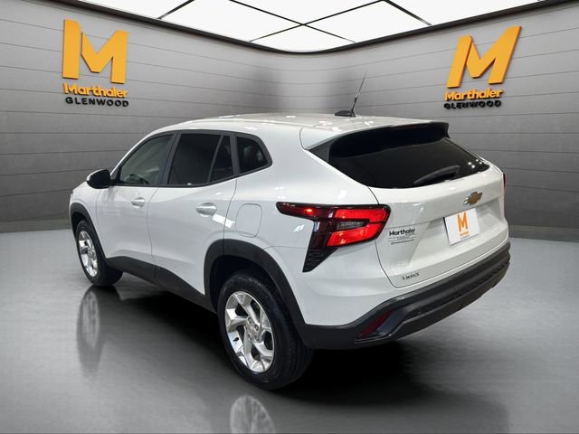 Used 2024 Chevrolet Trax LS w/ LS Convenience Package image 6