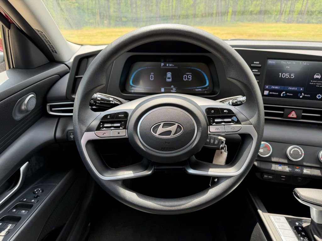 Certified 2025 Hyundai Elantra SE image 18