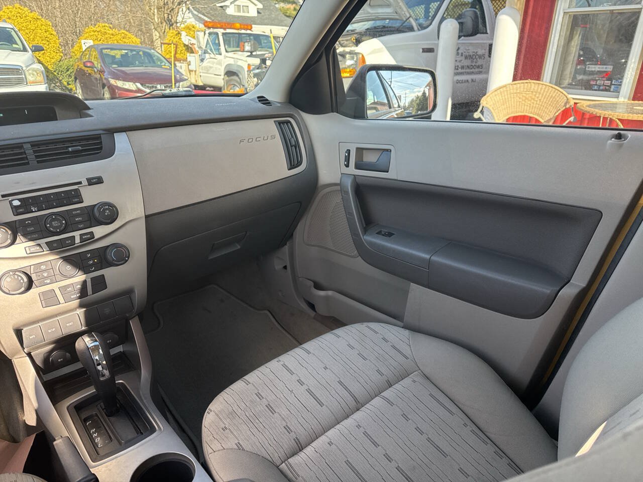 Used 2009 Ford Focus SE FWD image 11