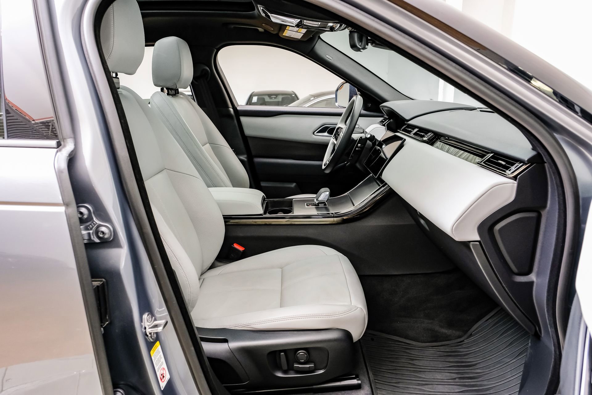 Used 2024 Land Rover Range Rover Velar Dynamic SE image 36