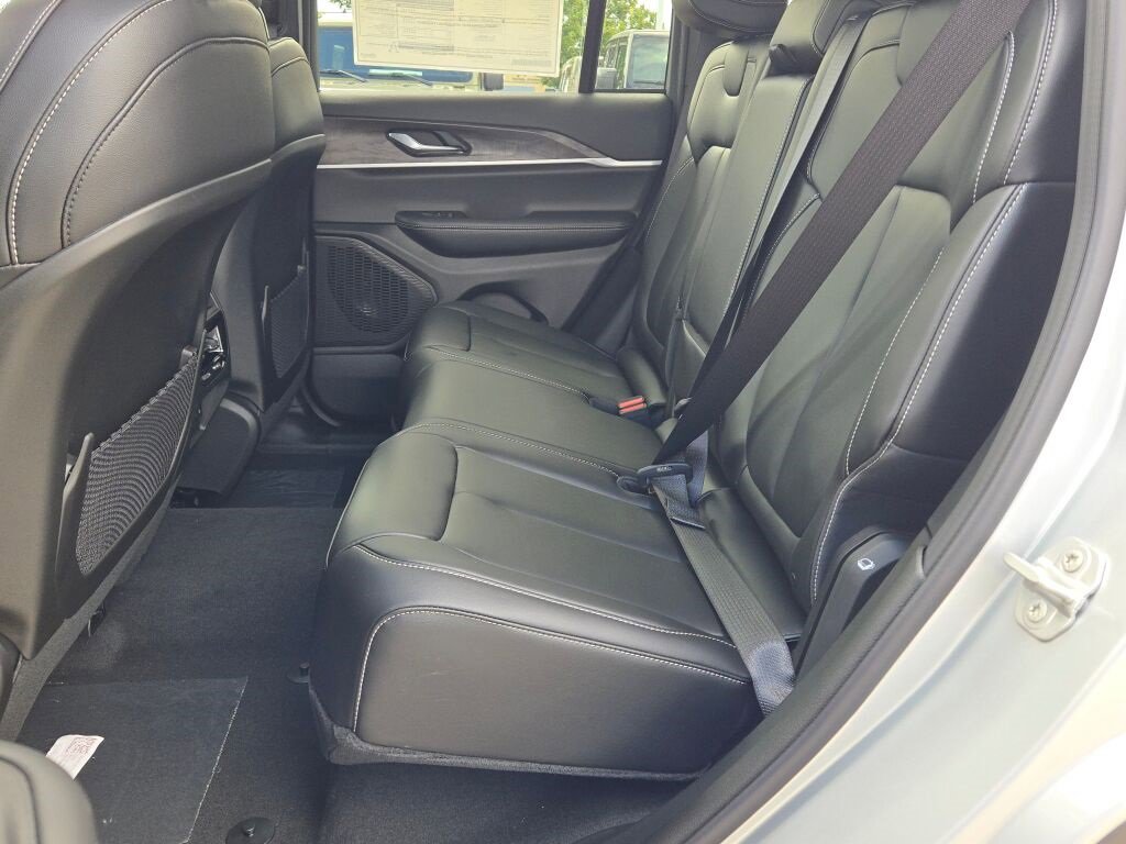 New 2025 Jeep Grand Cherokee Limited w/ MOPAR Finishing Package image 19