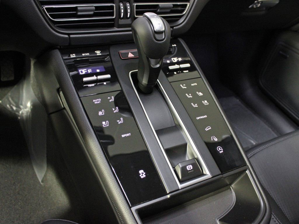 Certified 2026 Porsche Macan image 29