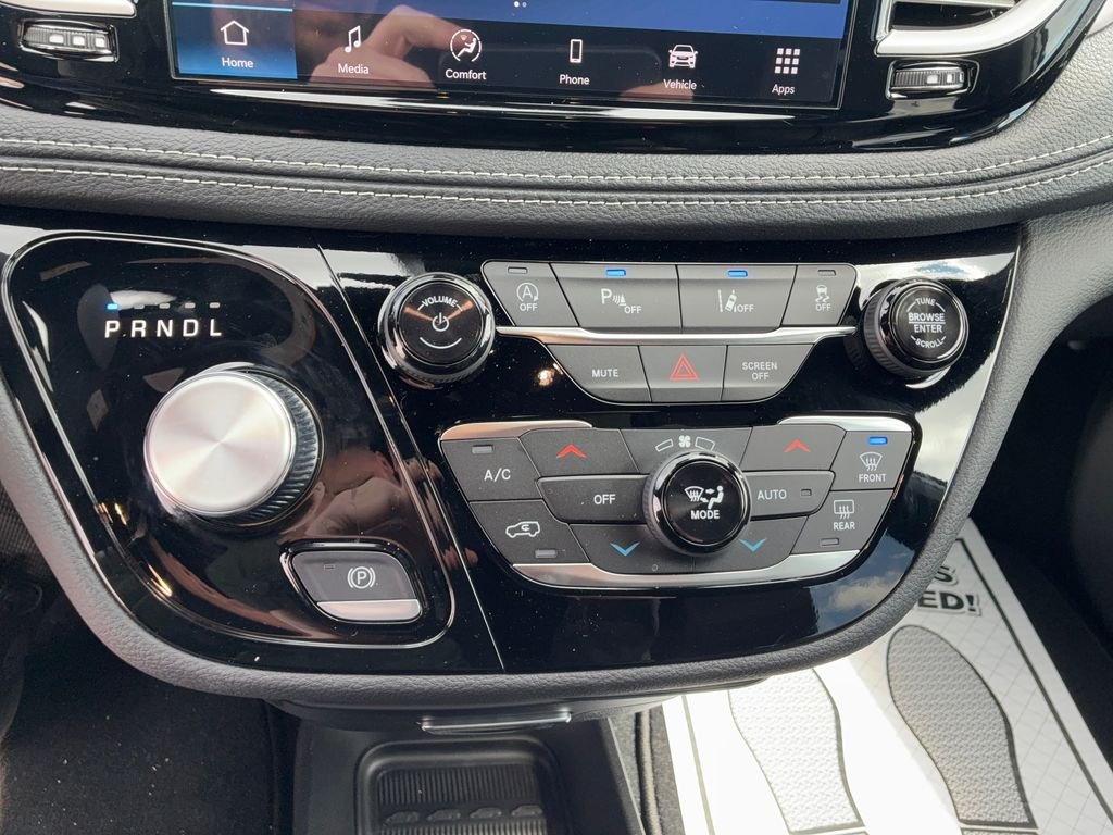 New 2026 Chrysler Pacifica Select AWD/4WD image 13