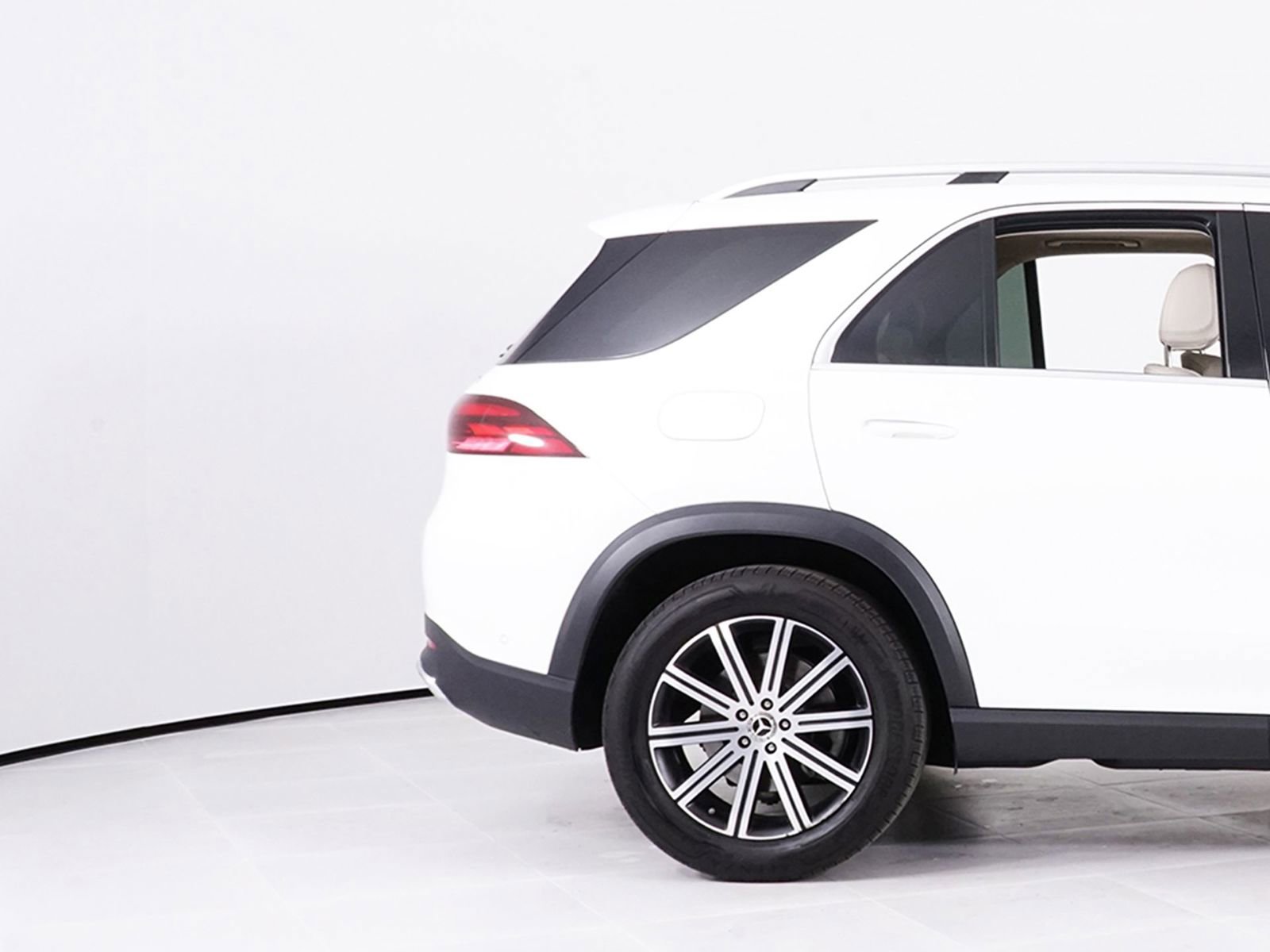 Used 2025 Mercedes-Benz GLE 450e 4MATIC image 14