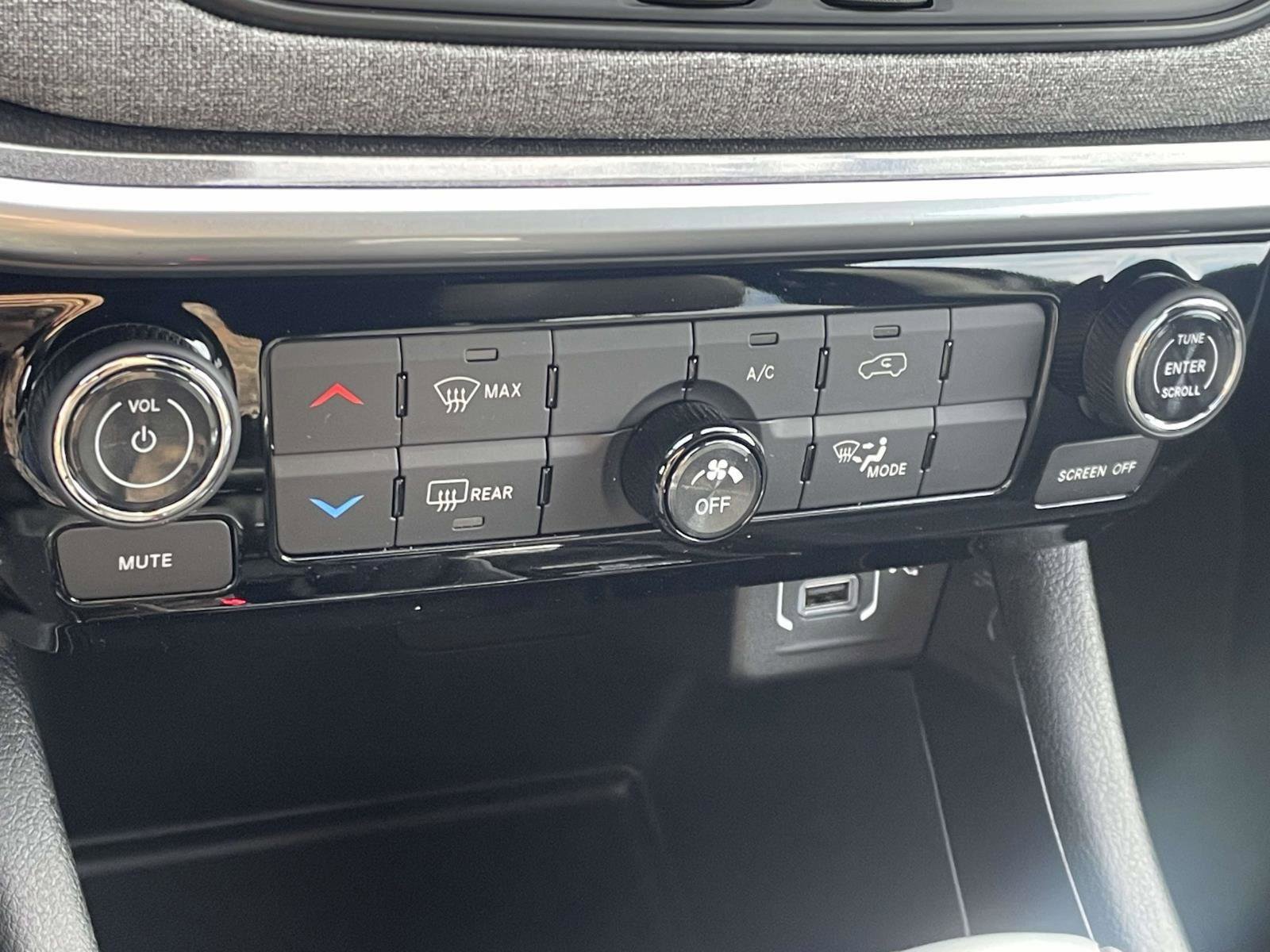 New 2026 Jeep Compass Latitude image 5