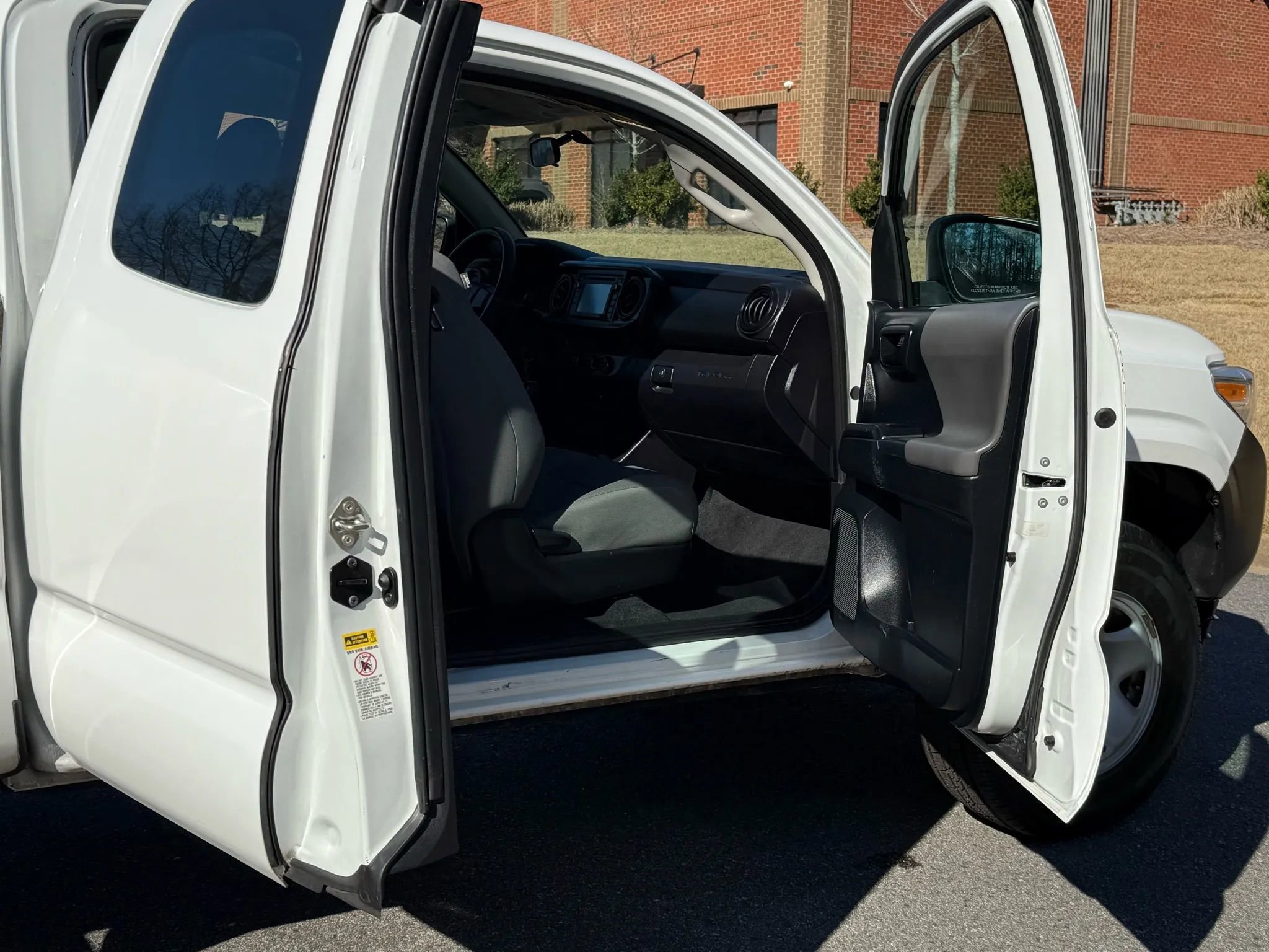 Used 2016 Toyota Tacoma SR image 25