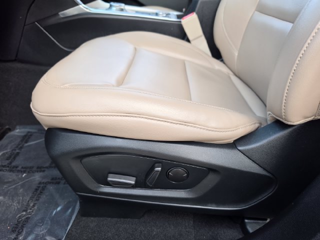 Used 2024 Ford Explorer XLT w/ Equipment Group 202A AWD/4WD image 15