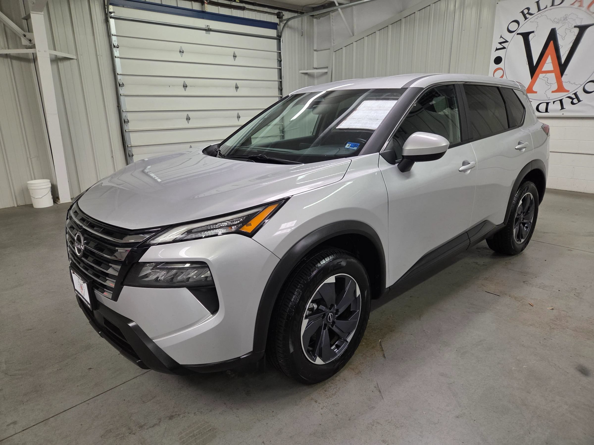 Used 2025 Nissan Rogue SV FWD image 2