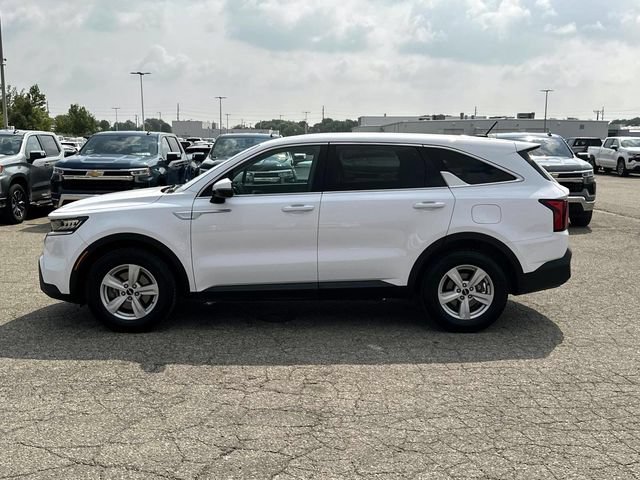 Used 2023 Kia Sorento LX FWD image 2
