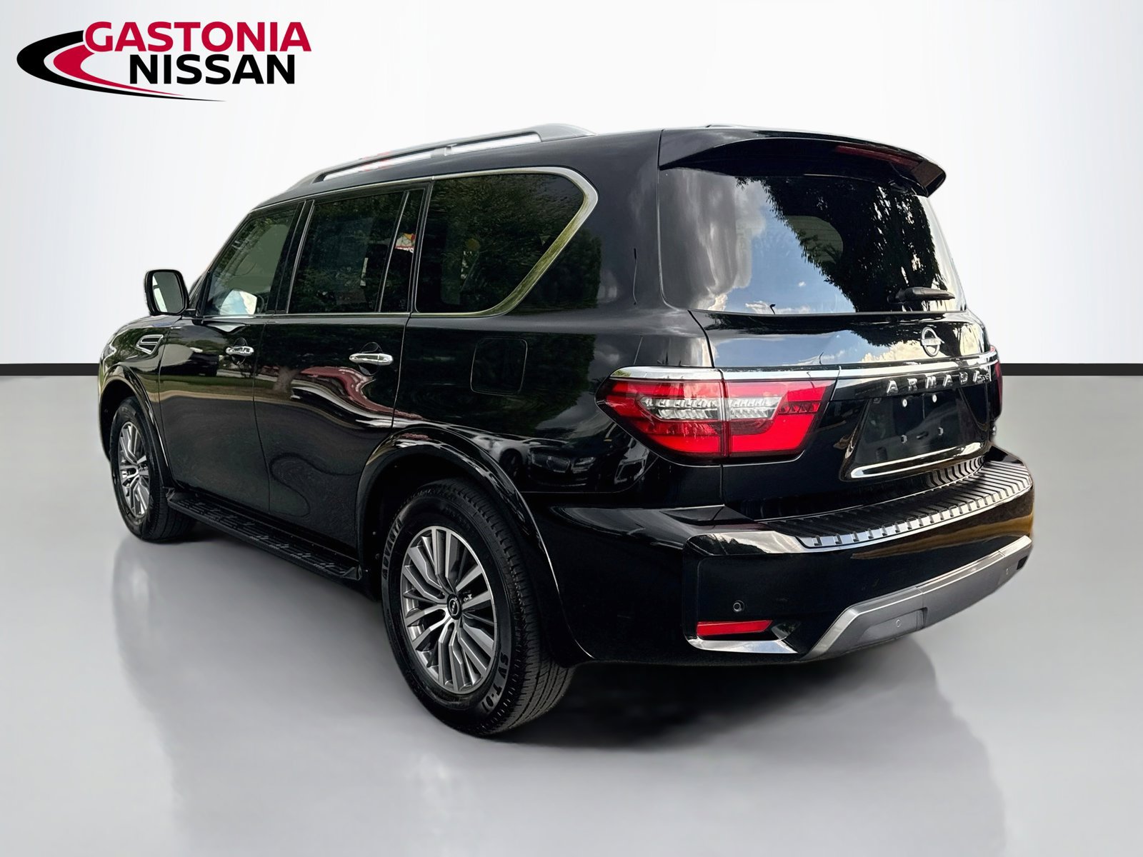 Used 2024 Nissan Armada SL w/ Captain's Chairs Package AWD/4WD image 6