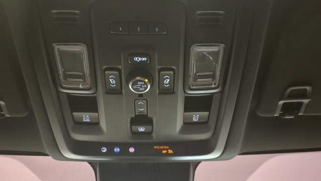 Used 2024 Chevrolet Suburban RST w/ Luxury Package image 28