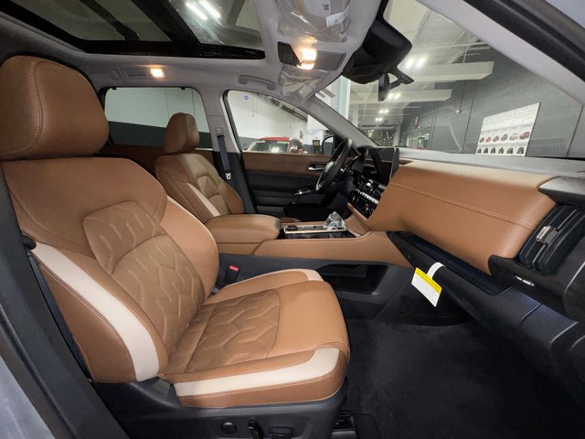 New 2026 Nissan Pathfinder Platinum image 9