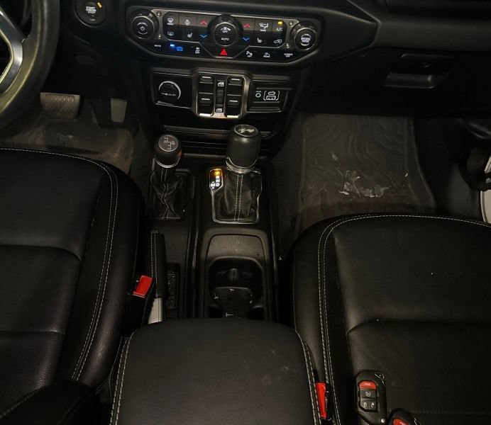 Used 2023 Jeep Wrangler Unlimited Sahara w/ Cold Weather Group AWD/4WD image 12
