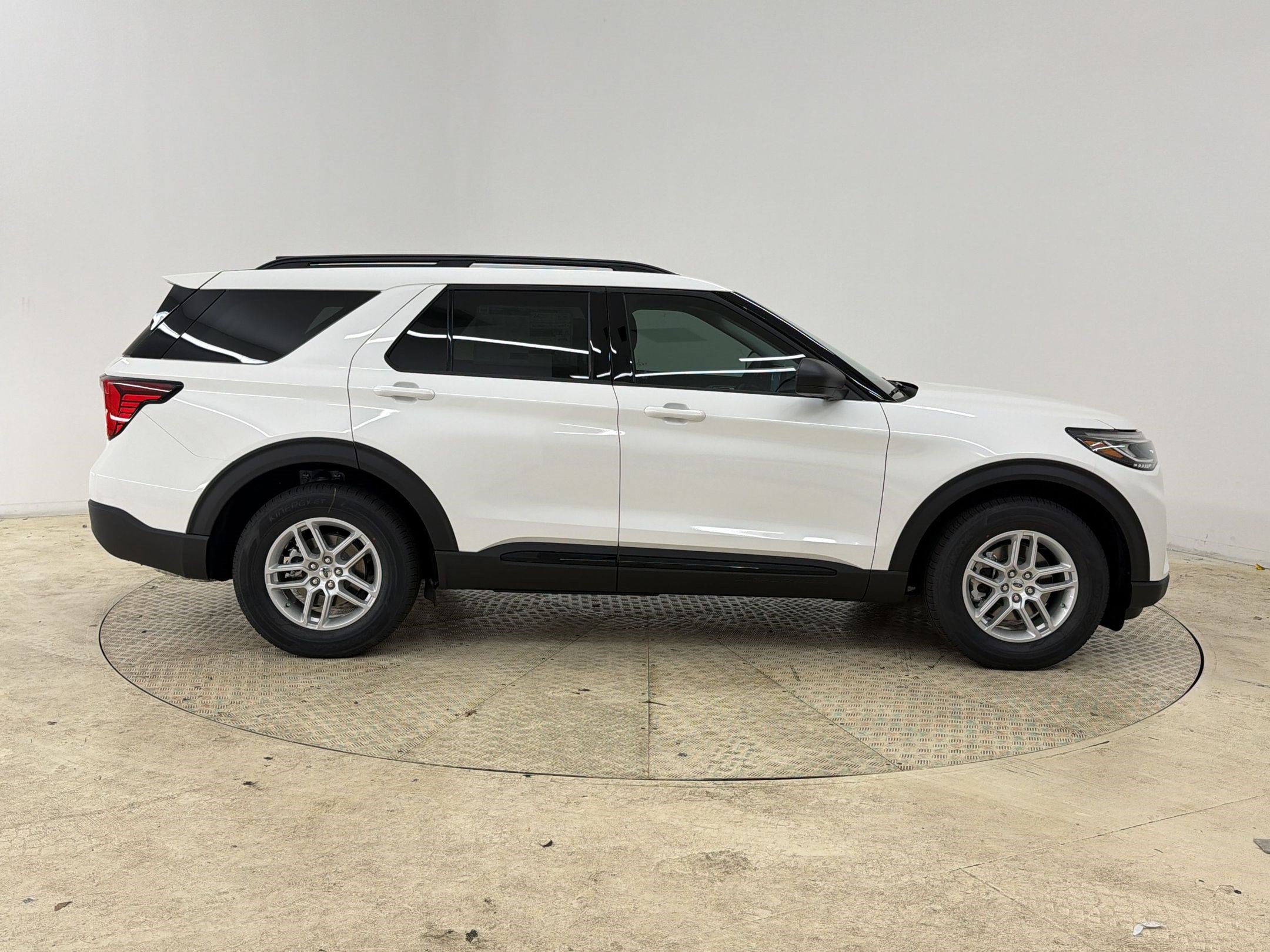 New 2026 Ford Explorer Active w/ Active Comfort Package RWD image 8
