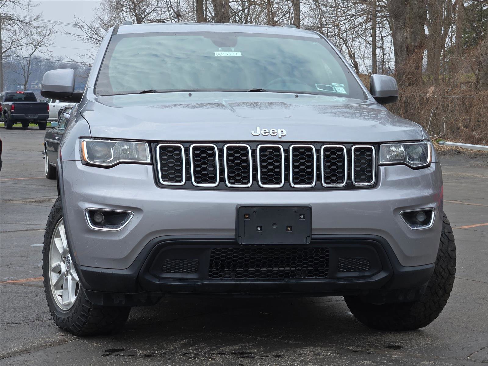 Used 2018 Jeep Grand Cherokee Laredo AWD/4WD image 3