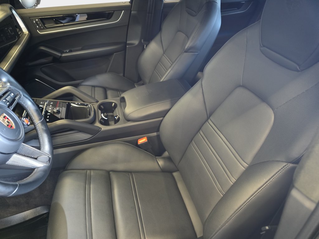 Used 2024 Porsche Cayenne Turbo GT AWD/4WD image 18