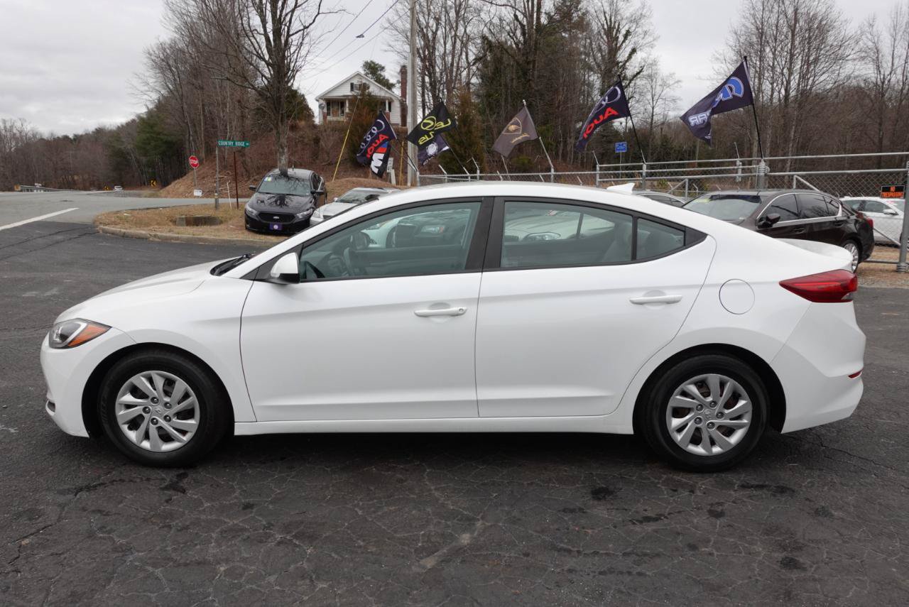 Used 2017 Hyundai Elantra SE FWD image 4