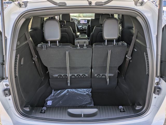 New 2026 Chrysler Pacifica Select image 25
