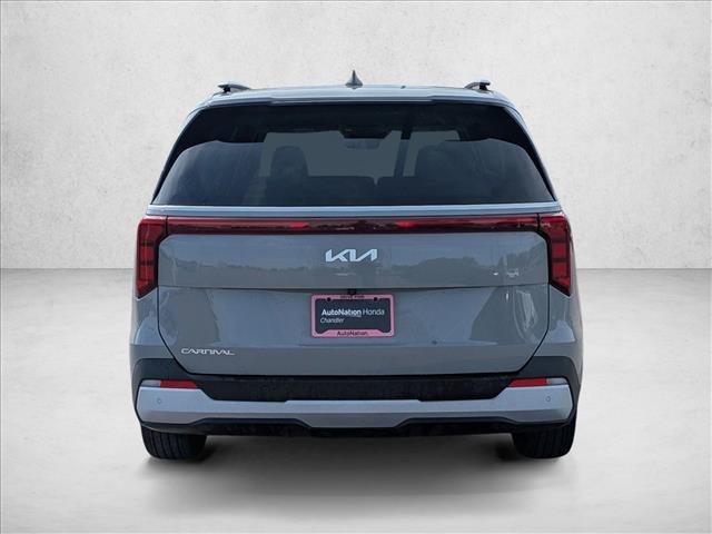 Used 2025 Kia Carnival EX FWD image 6