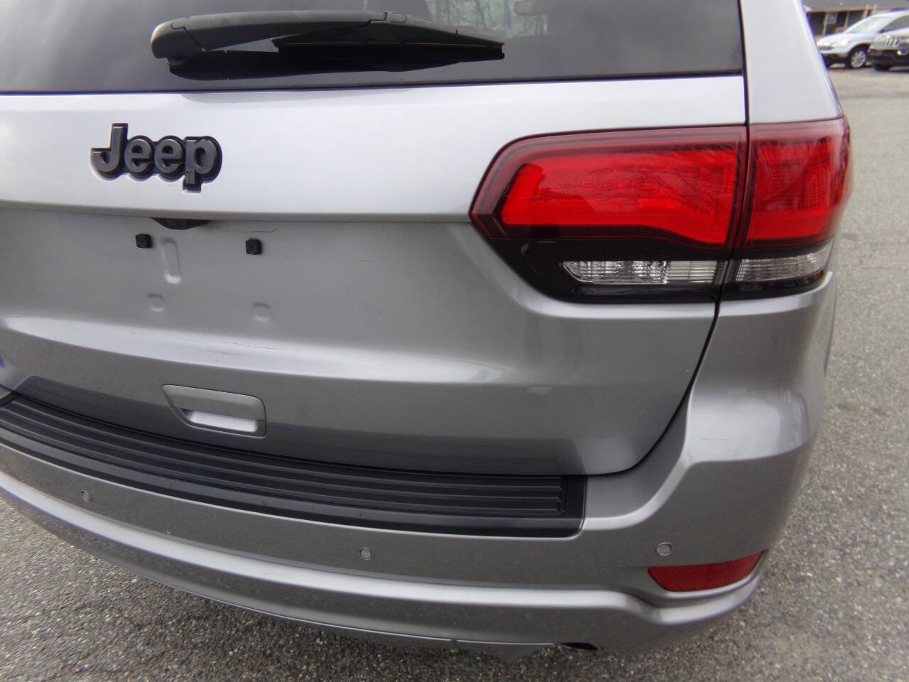 Used 2019 Jeep Grand Cherokee Altitude image 9