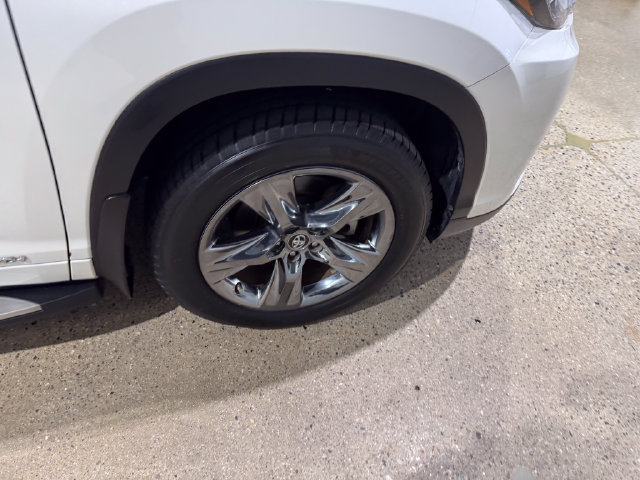Used 2018 Toyota Highlander Limited Platinum AWD/4WD image 32