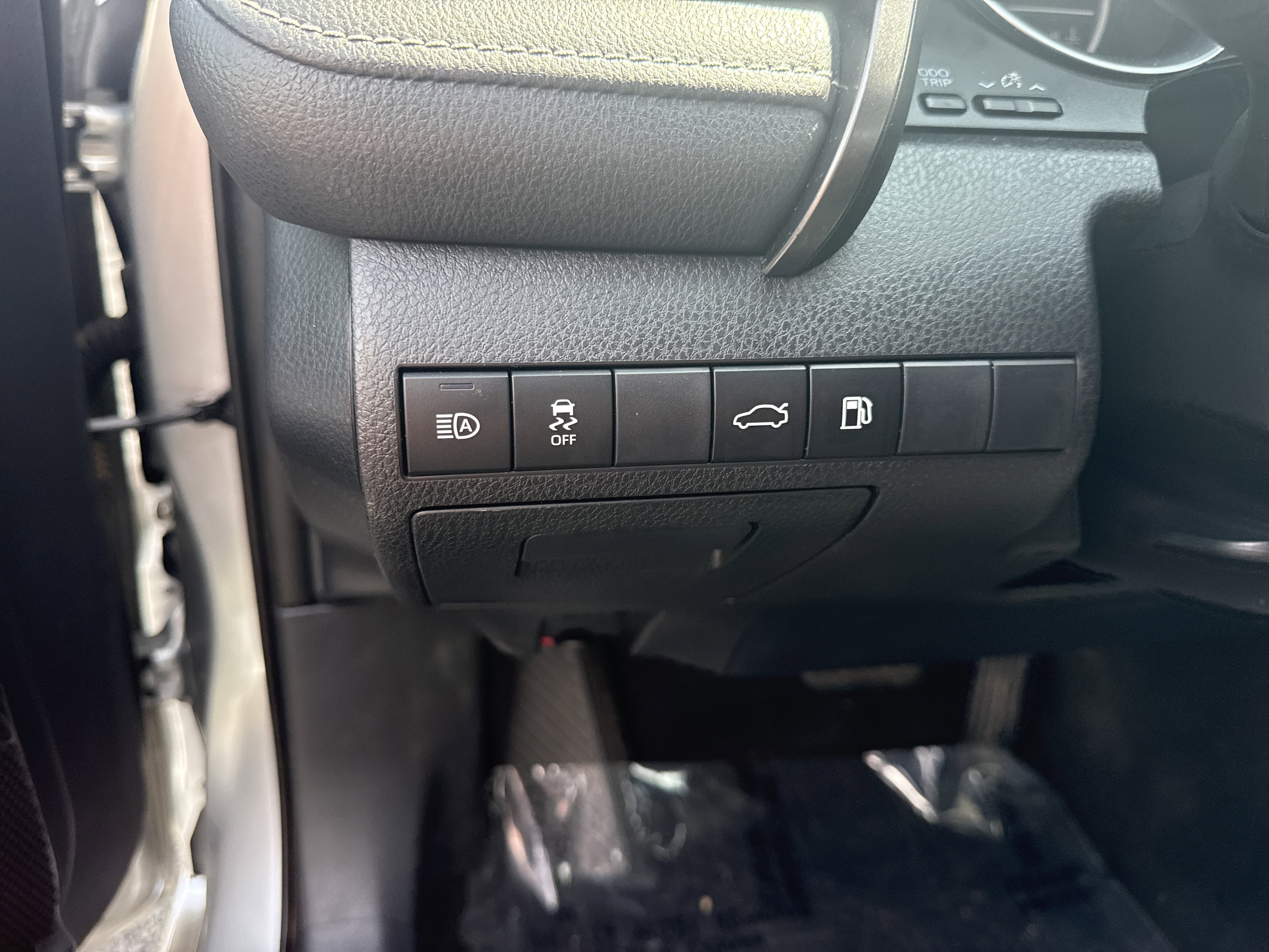 Used 2018 Toyota Camry SE image 19