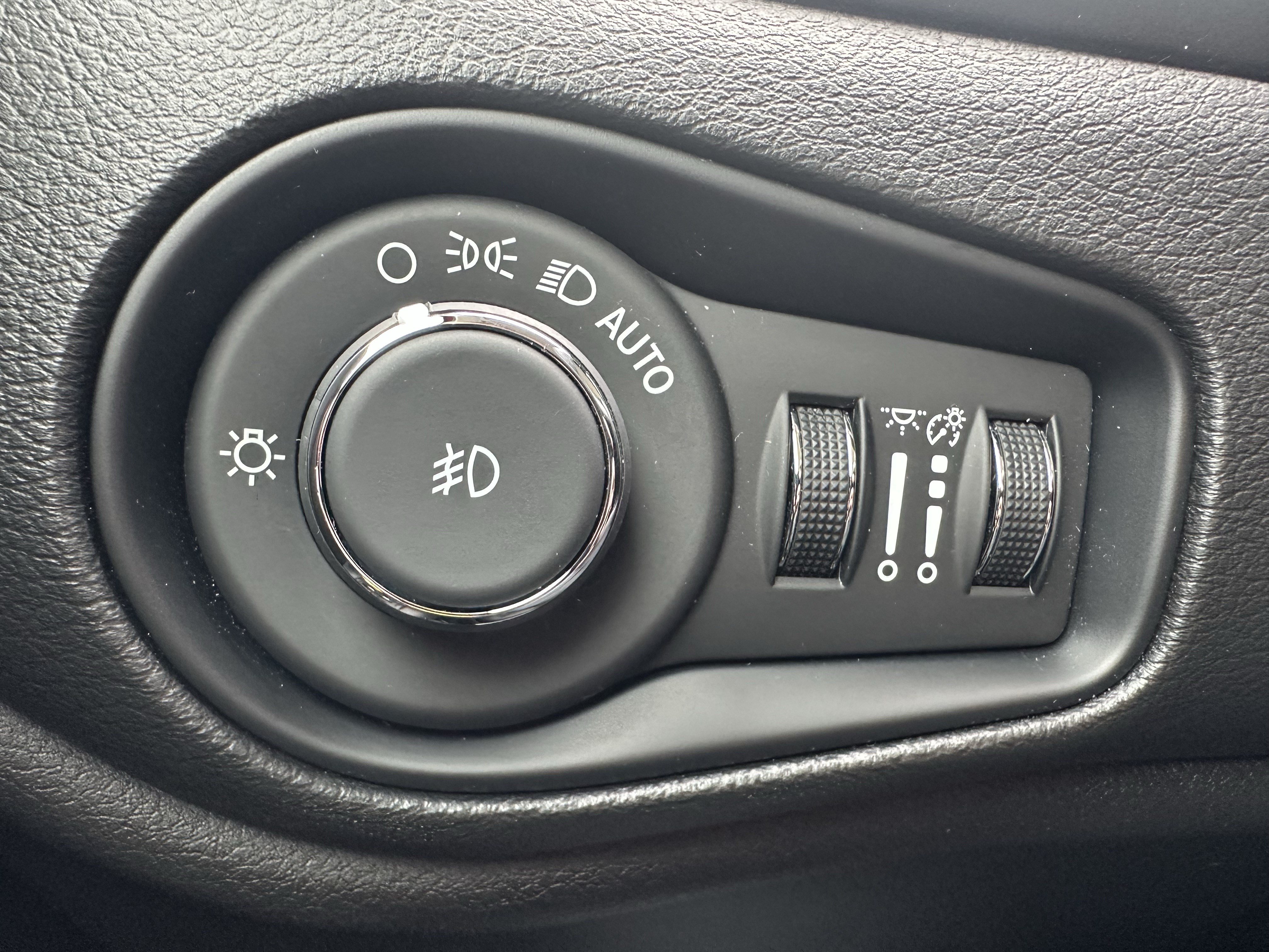 Used 2022 Jeep Renegade Limited AWD/4WD image 22