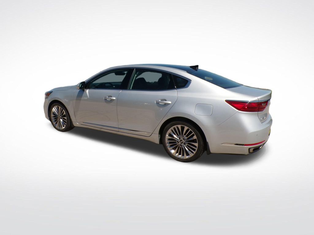 Used 2017 Kia Cadenza Limited FWD image 3