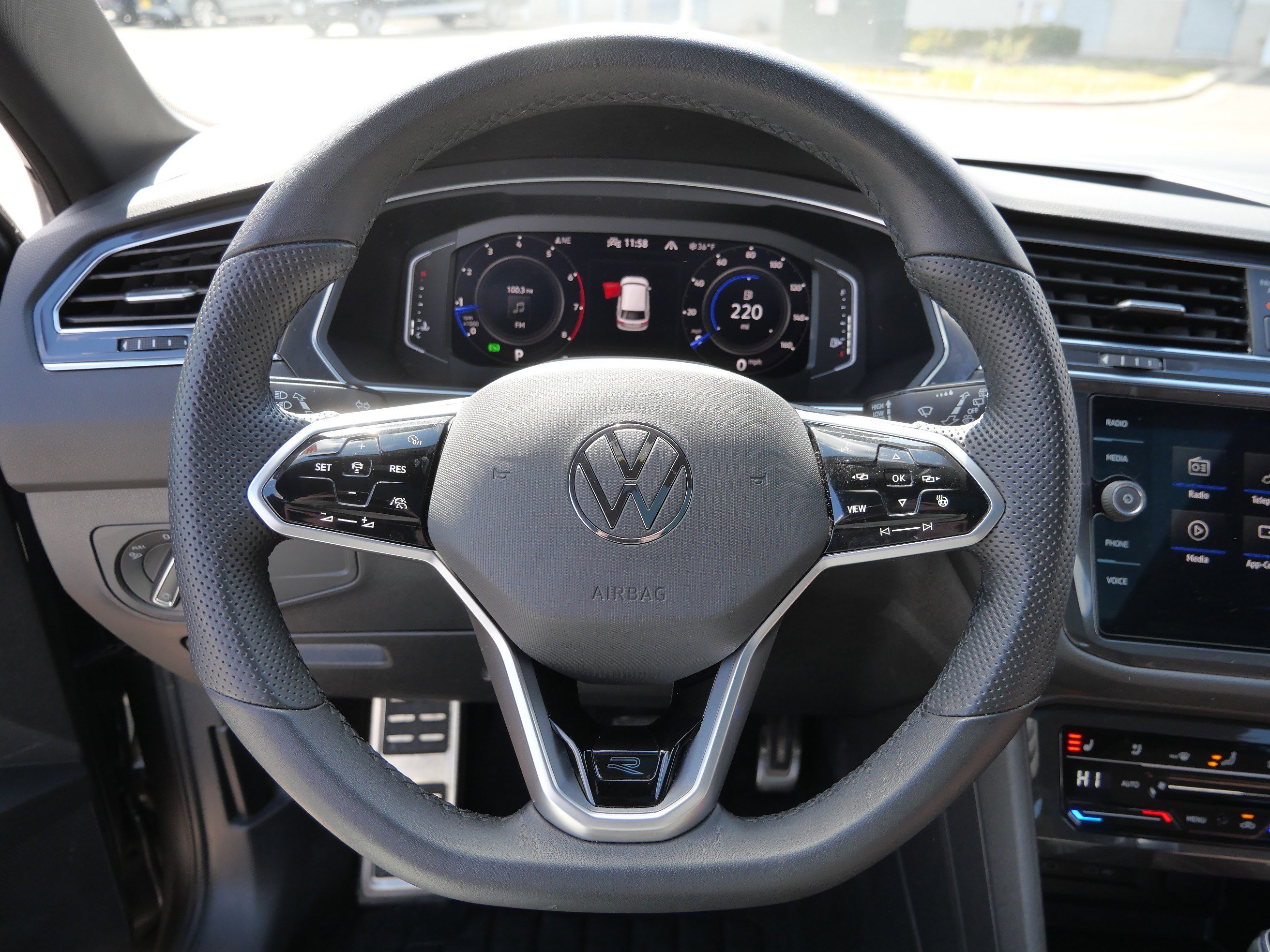 Used 2022 Volkswagen Tiguan SEL R-Line image 26