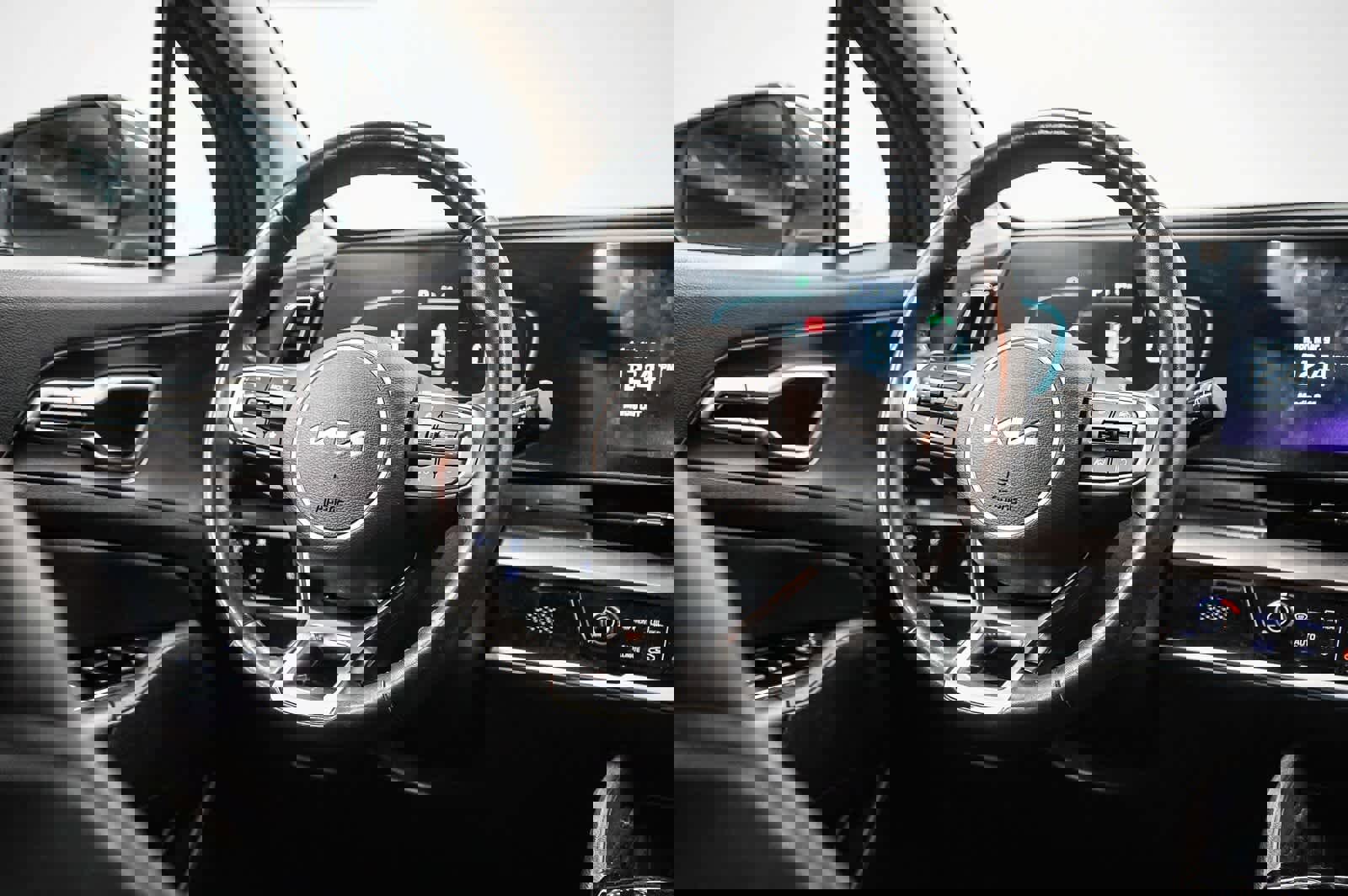 Used 2023 Kia Sportage EX image 15