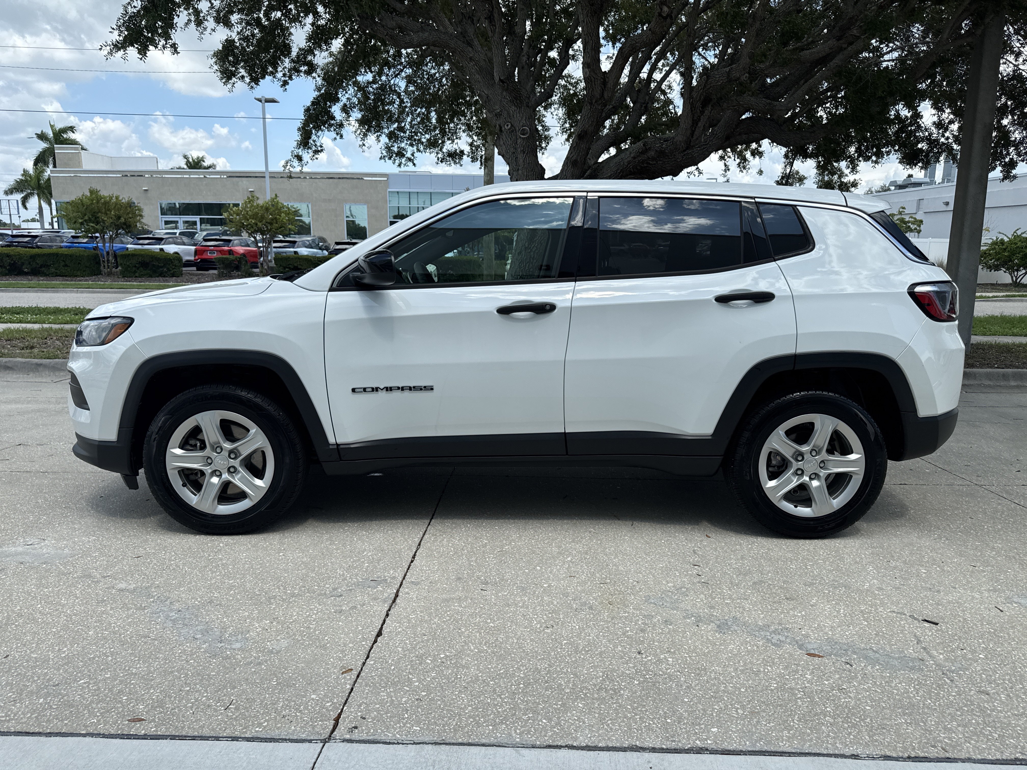 Used 2023 Jeep Compass Sport AWD/4WD image 7