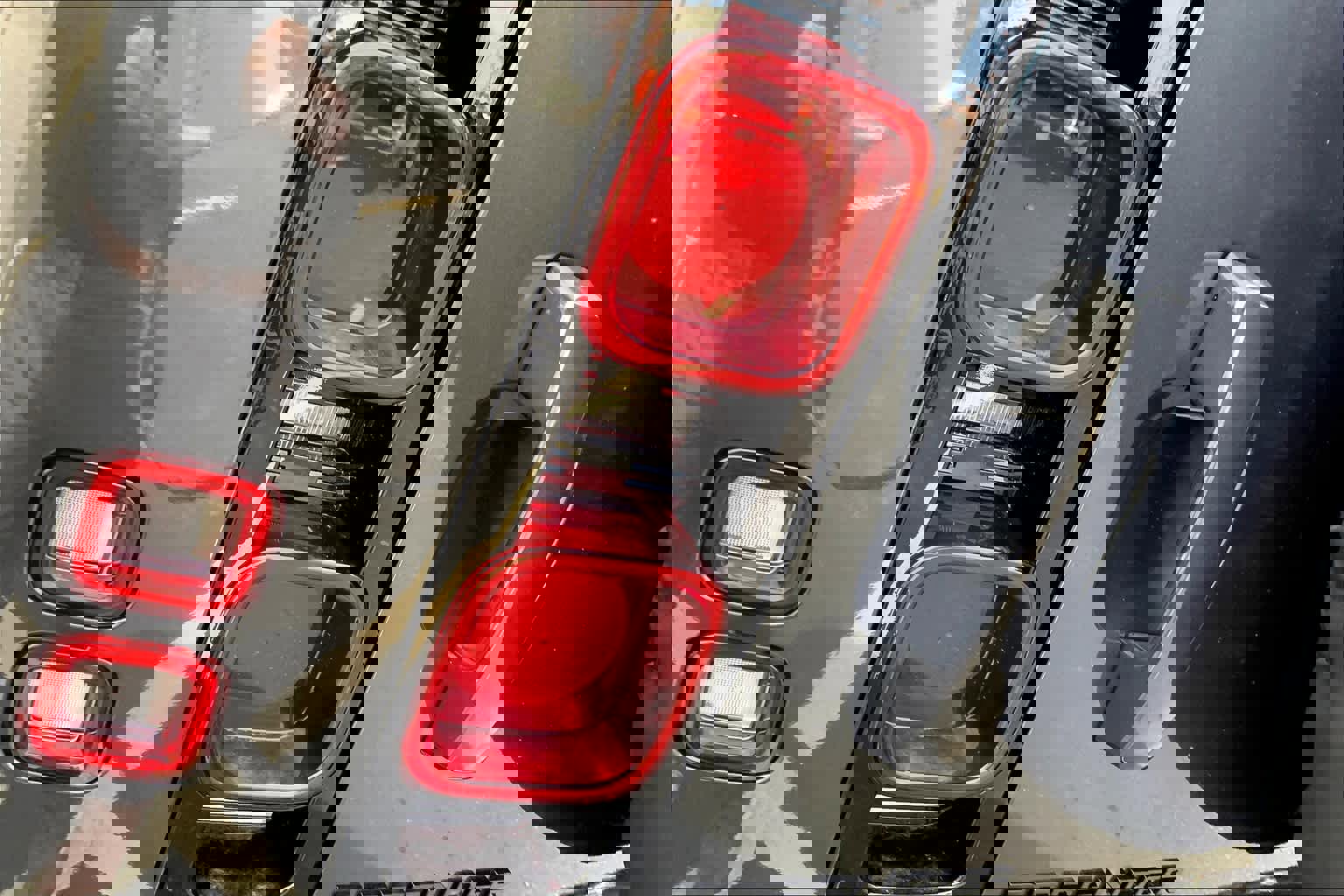 Used 2025 Land Rover Defender 110 X-Dynamic SE image 5