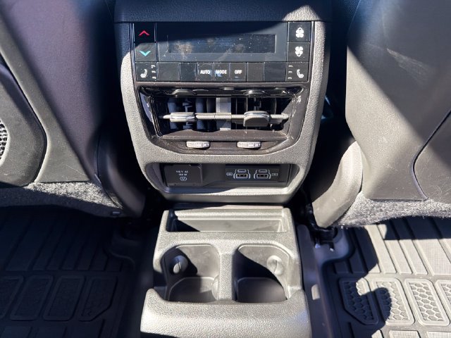 Used 2025 Jeep Grand Cherokee L Limited w/ Black Appearance Package AWD/4WD image 34