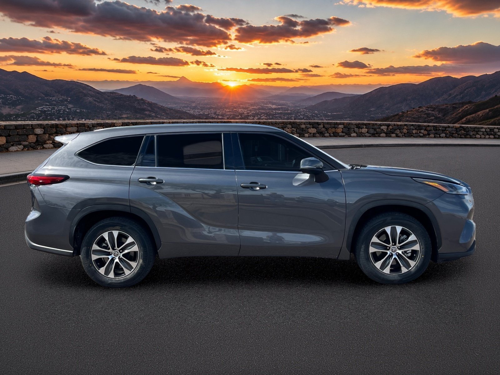 Used 2021 Toyota Highlander XLE FWD image 6