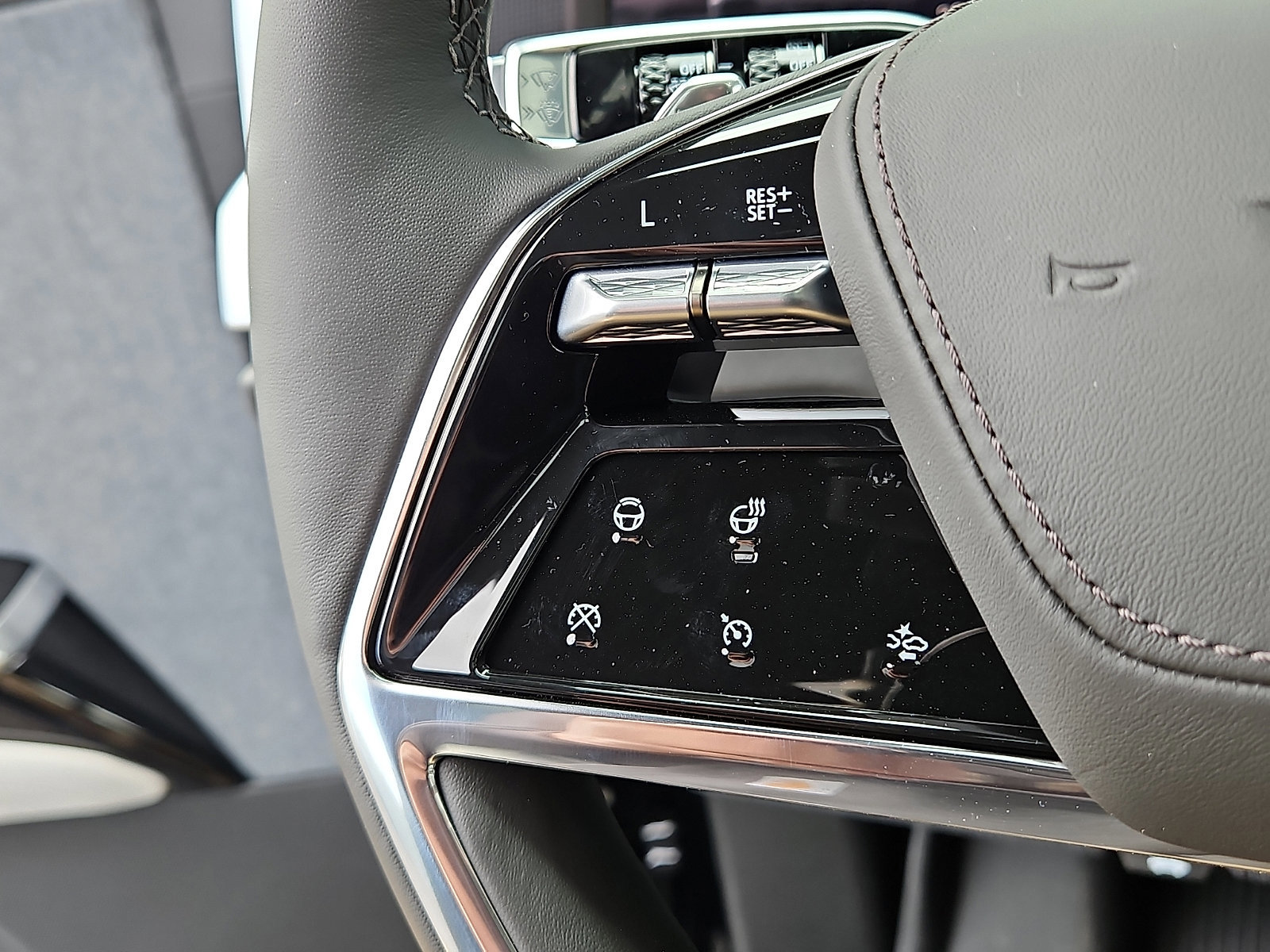 New 2026 Cadillac Escalade Platinum Sport w/ LPO, ONYX Package image 18