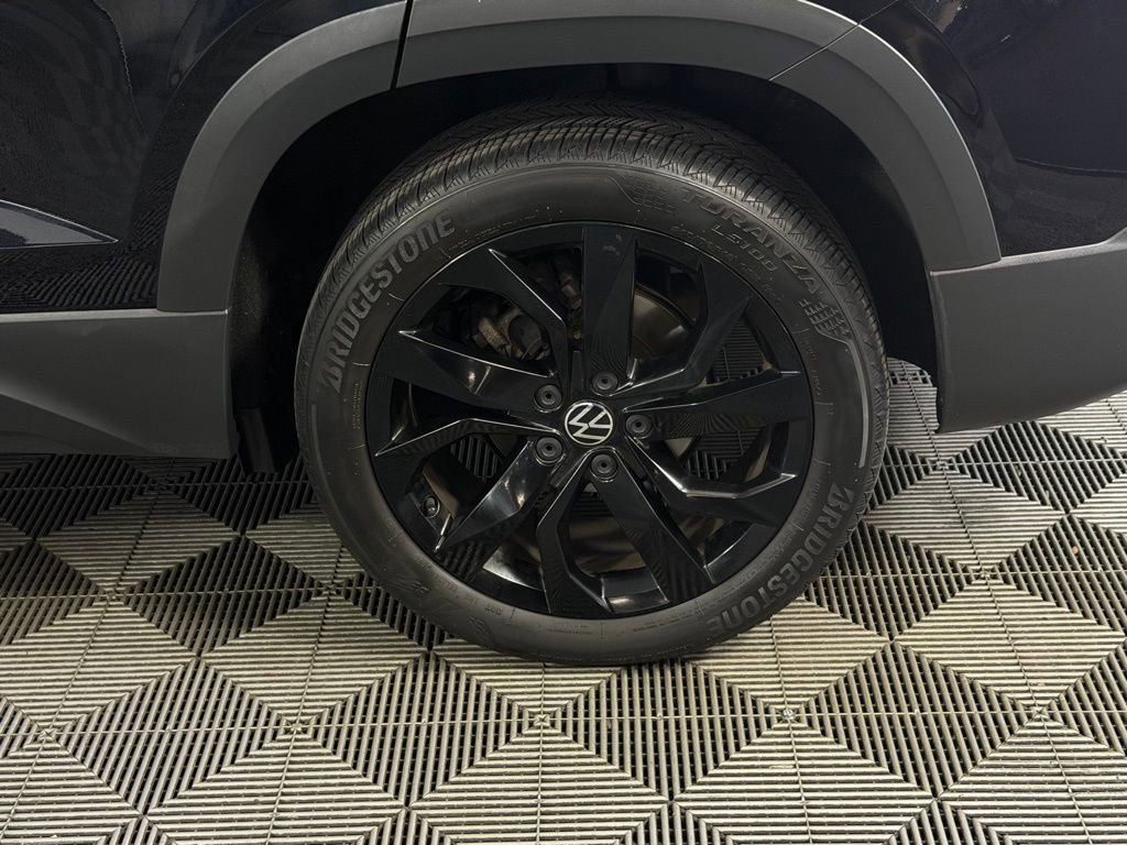 Used 2023 Volkswagen Taos SE w/ Panoramic Sunroof Package image 12