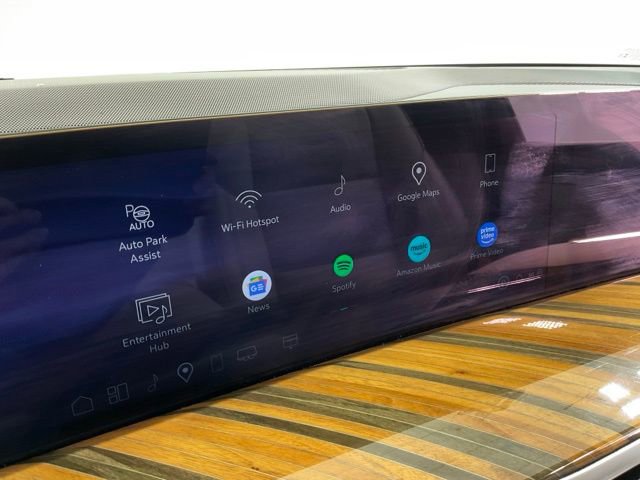 Certified 2025 Cadillac Escalade ESV Sport Platinum image 10