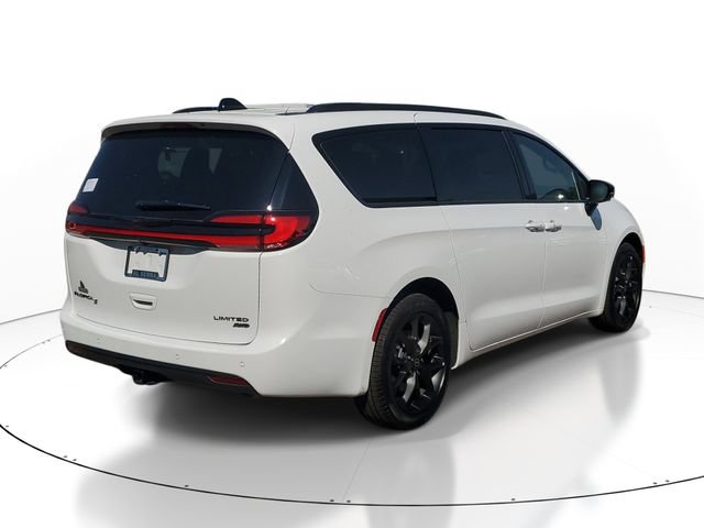 New 2026 Chrysler Pacifica Limited w/ S Appearance Package AWD/4WD image 4