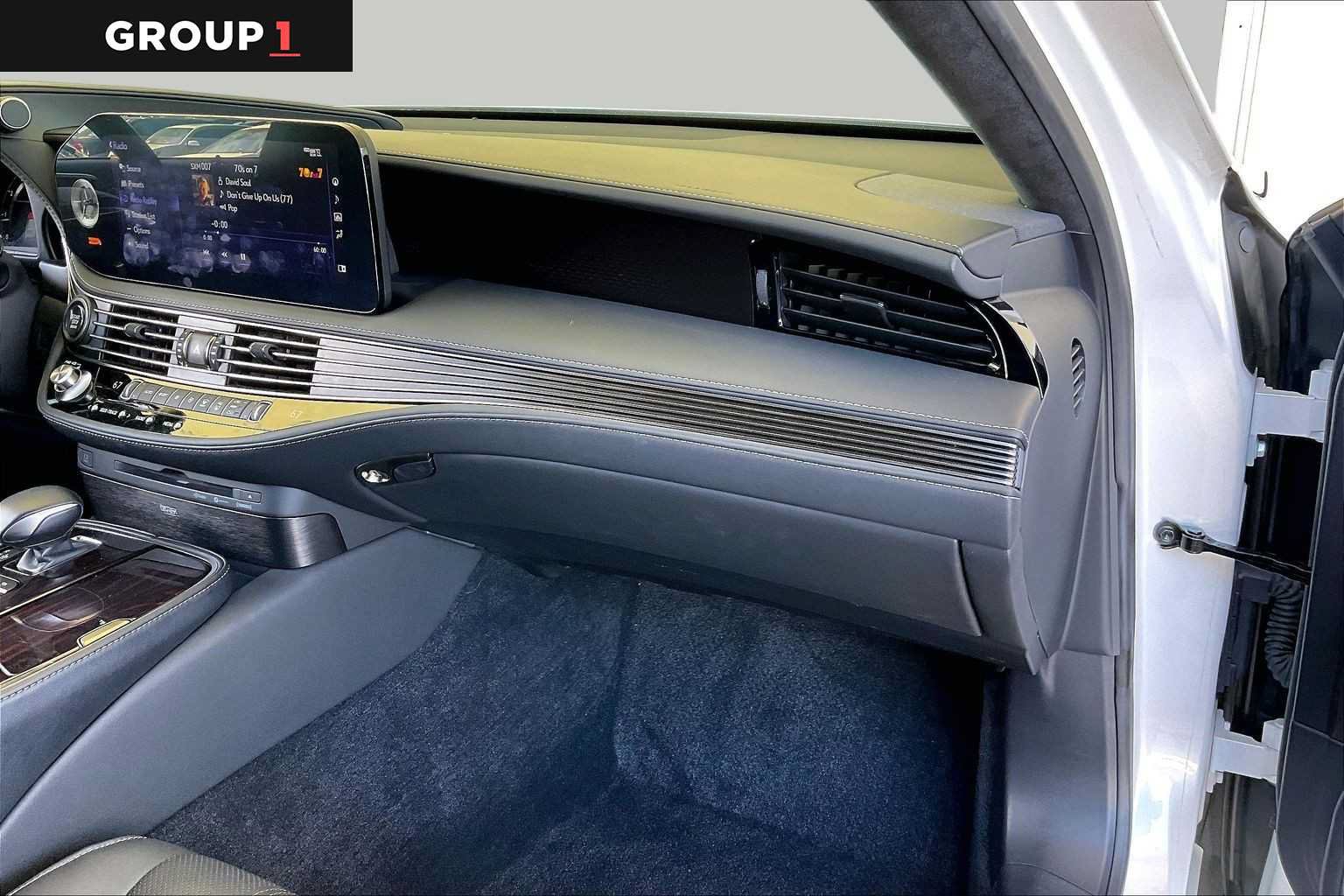 Used 2022 Lexus LS 500 w/ Interior Upgrade Package RWD image 16