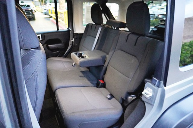 Used 2023 Jeep Wrangler Unlimited AWD/4WD image 25
