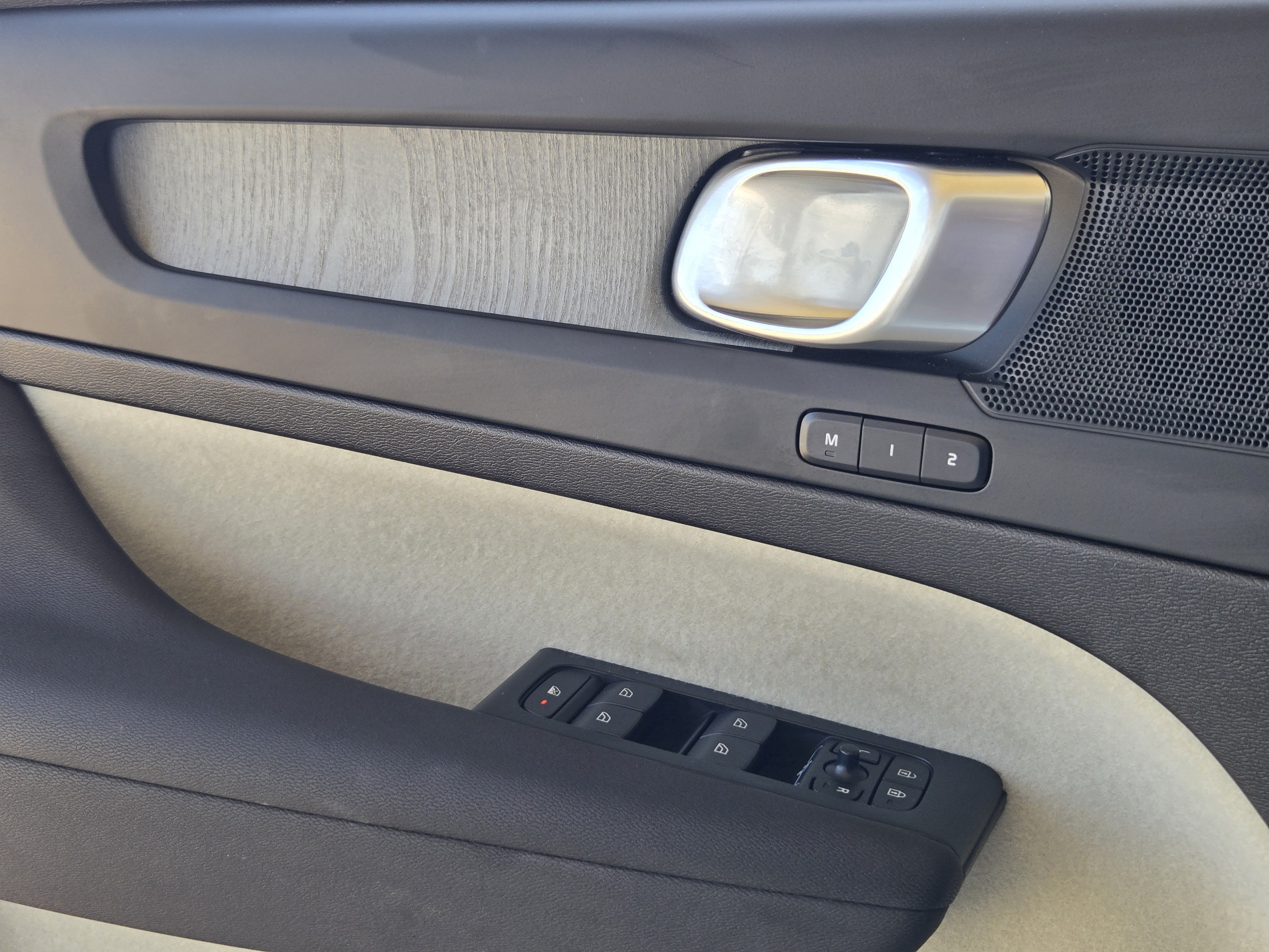 Used 2022 Volvo XC60 B5 Inscription w/ Advanced Package FWD image 21